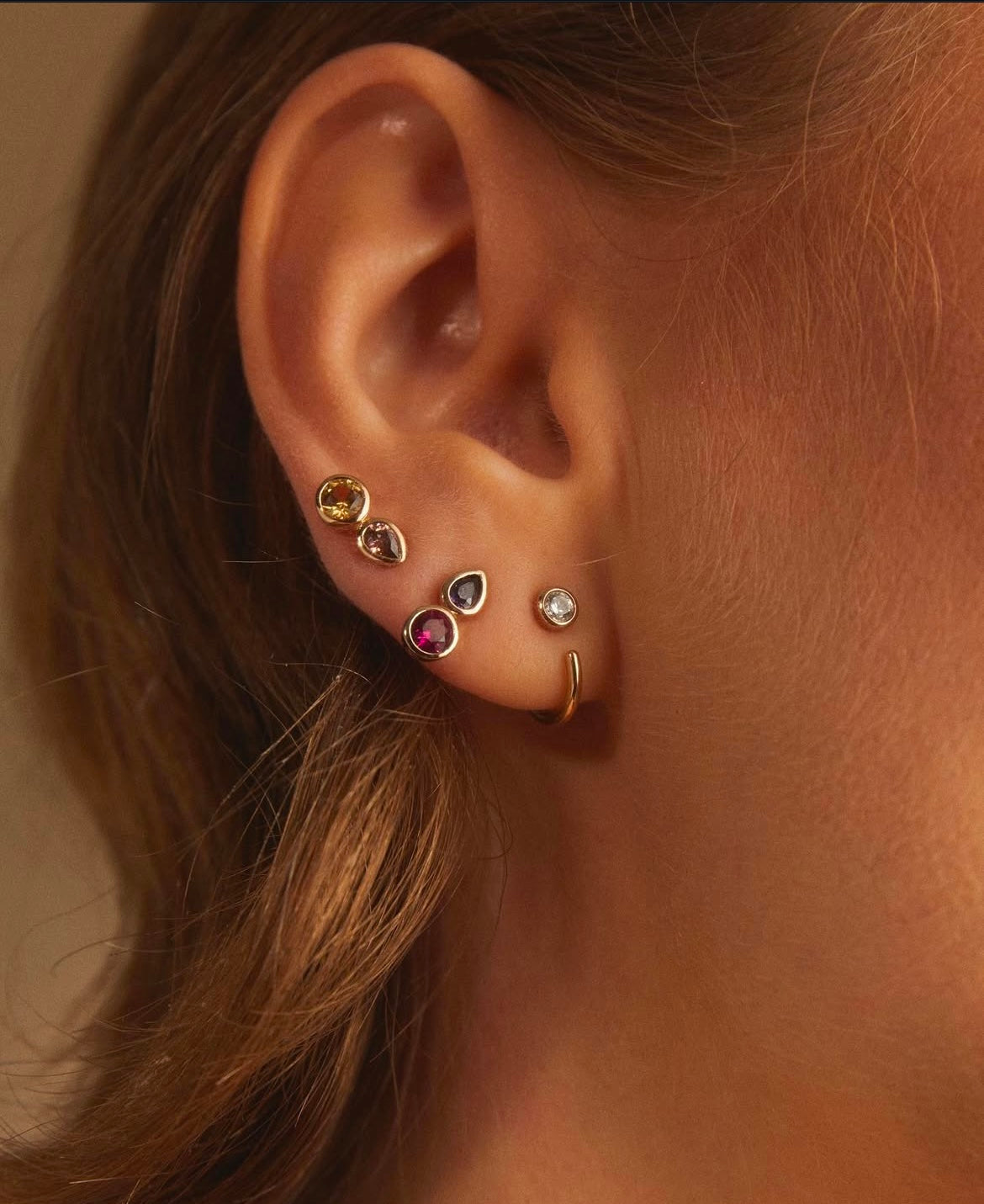 Les puces d'oreilles Nouvel Amour : l'élégance discrète pour tous