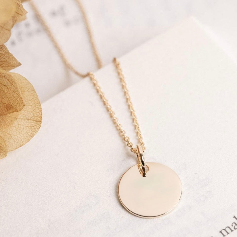 Bijoux élégants et personnalisés de Nouvel Amour, créés avec soin depuis 2007.
