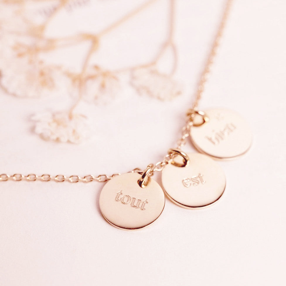 Bijoux élégants et personnalisés de Nouvel Amour, créés avec soin depuis 2007.
