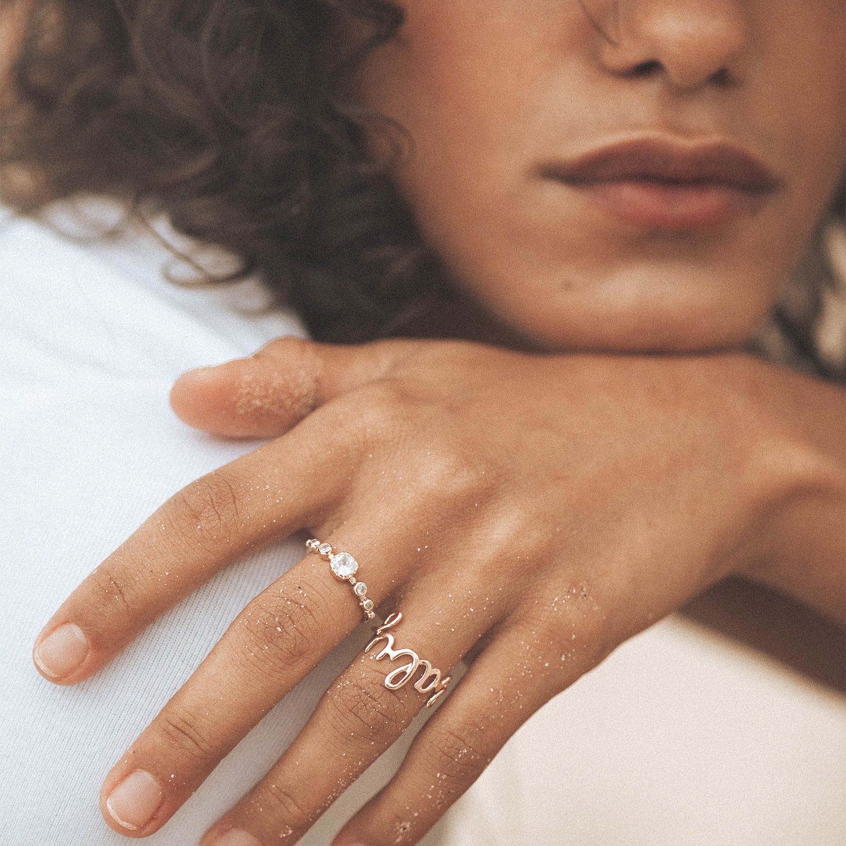 Bijoux raffinés et intemporels, fabriqués à la main par Nouvel Amour.