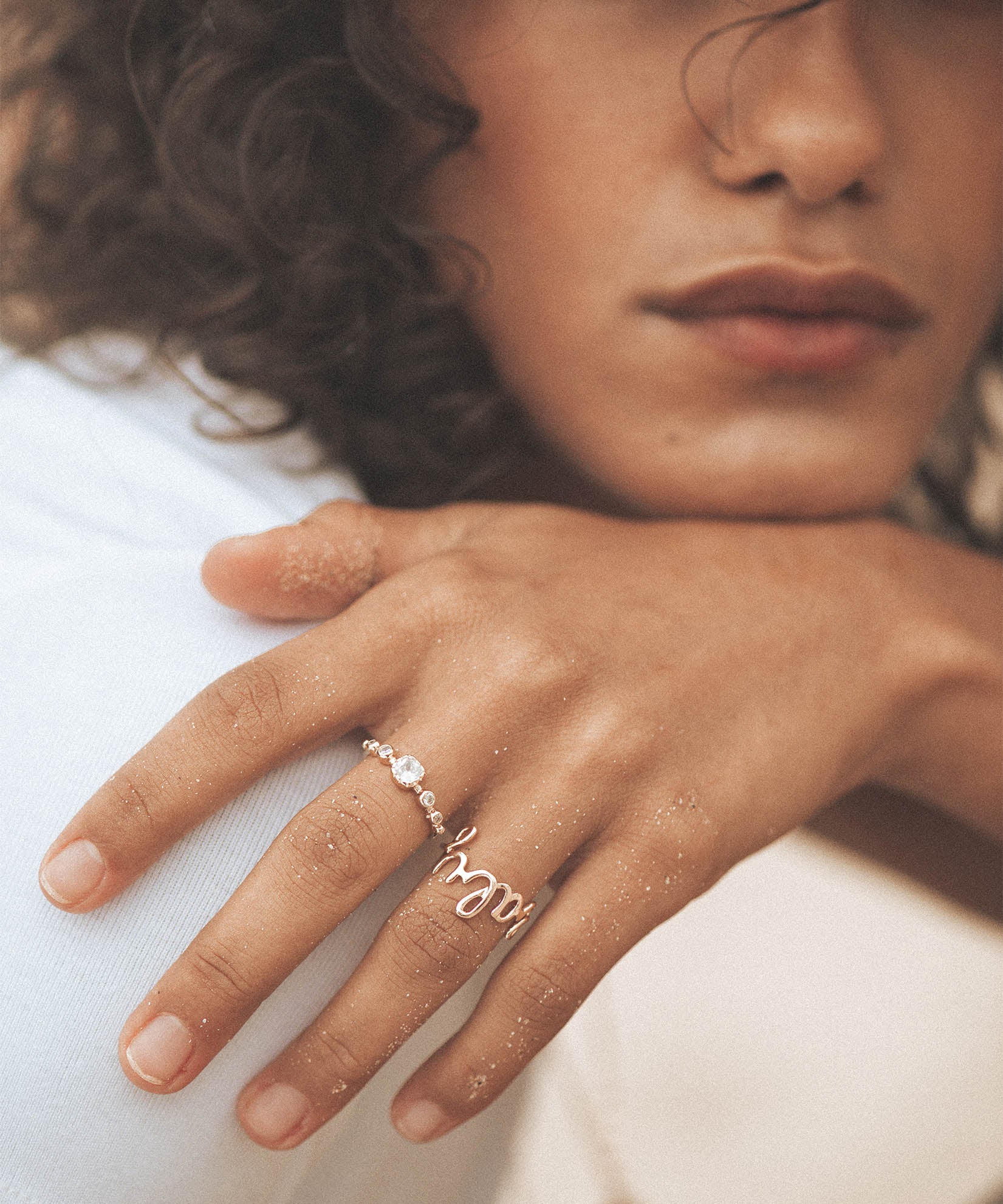 Bijoux raffinés et intemporels, fabriqués à la main par Nouvel Amour.