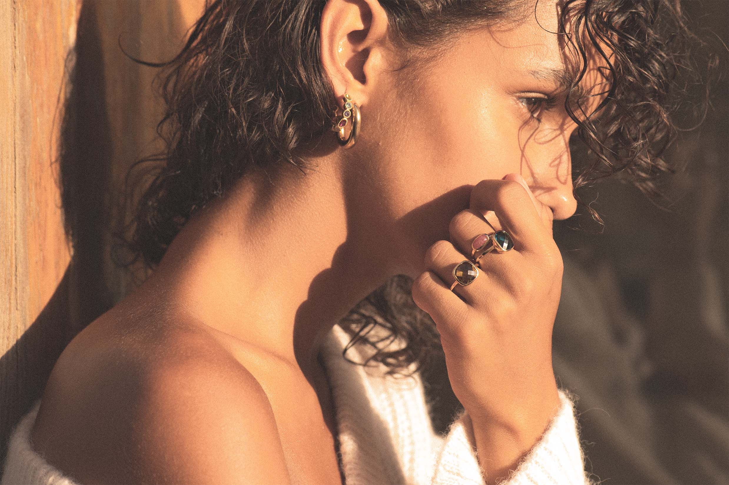 Bijoux raffinés et intemporels, fabriqués à la main par Nouvel Amour.