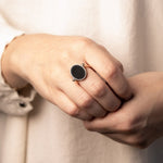 Bijoux raffinés et intemporels, fabriqués à la main par Nouvel Amour.