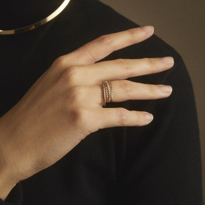 Bijoux raffinés et intemporels, fabriqués à la main par Nouvel Amour.