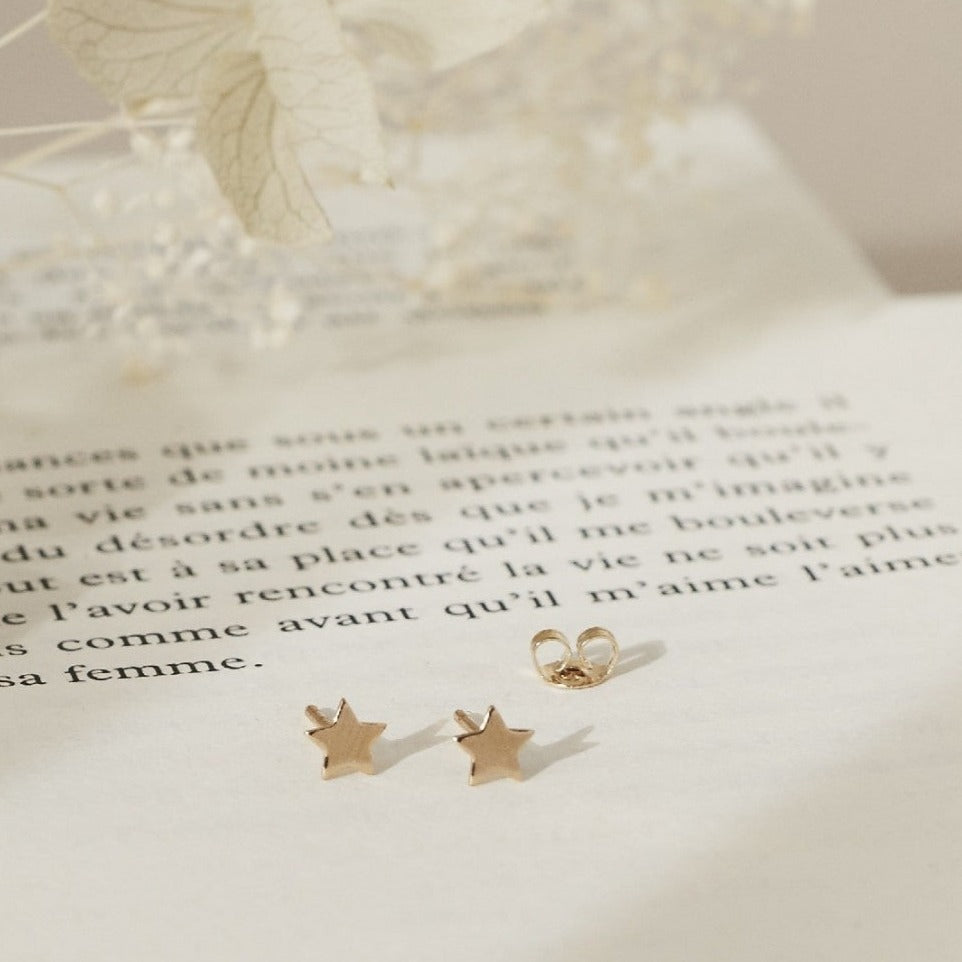 Bijoux raffinés et intemporels, fabriqués à la main par Nouvel Amour.