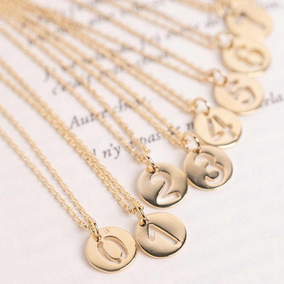 Bijoux raffinés et intemporels, fabriqués à la main par Nouvel Amour.