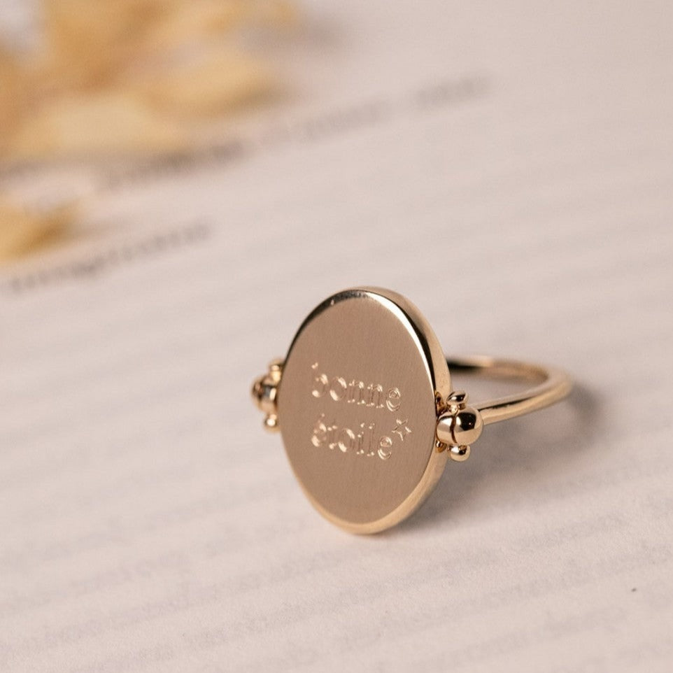 Bijoux raffinés et intemporels, fabriqués à la main par Nouvel Amour.