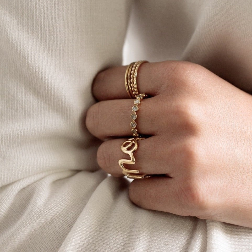 Bijoux raffinés et intemporels, fabriqués à la main par Nouvel Amour.