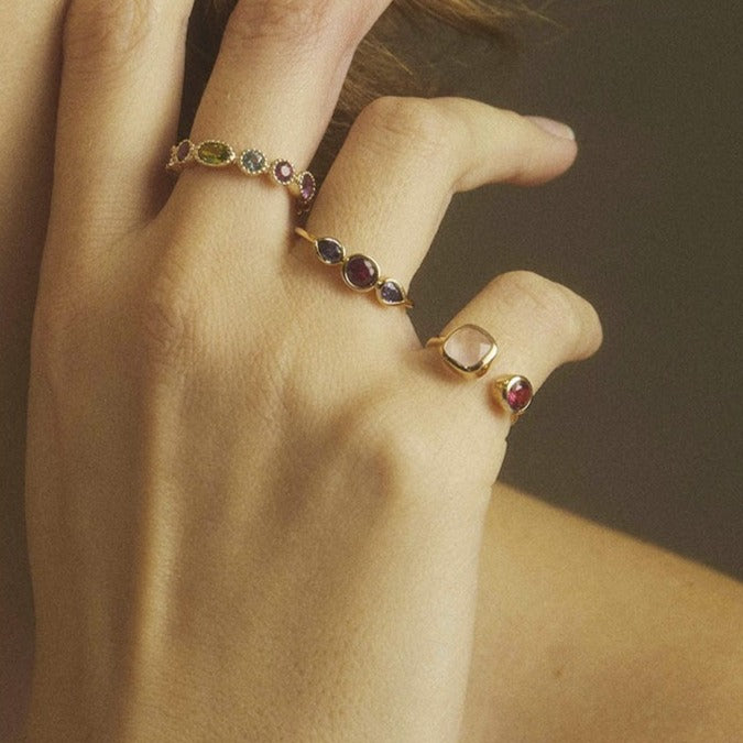 Bijoux raffinés et intemporels, fabriqués à la main par Nouvel Amour.