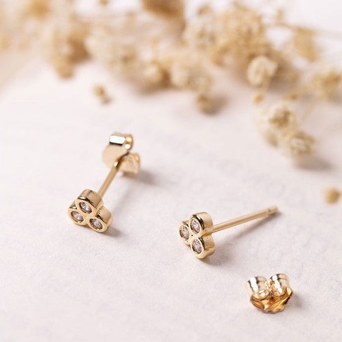 Bijoux raffinés et intemporels, fabriqués à la main par Nouvel Amour.