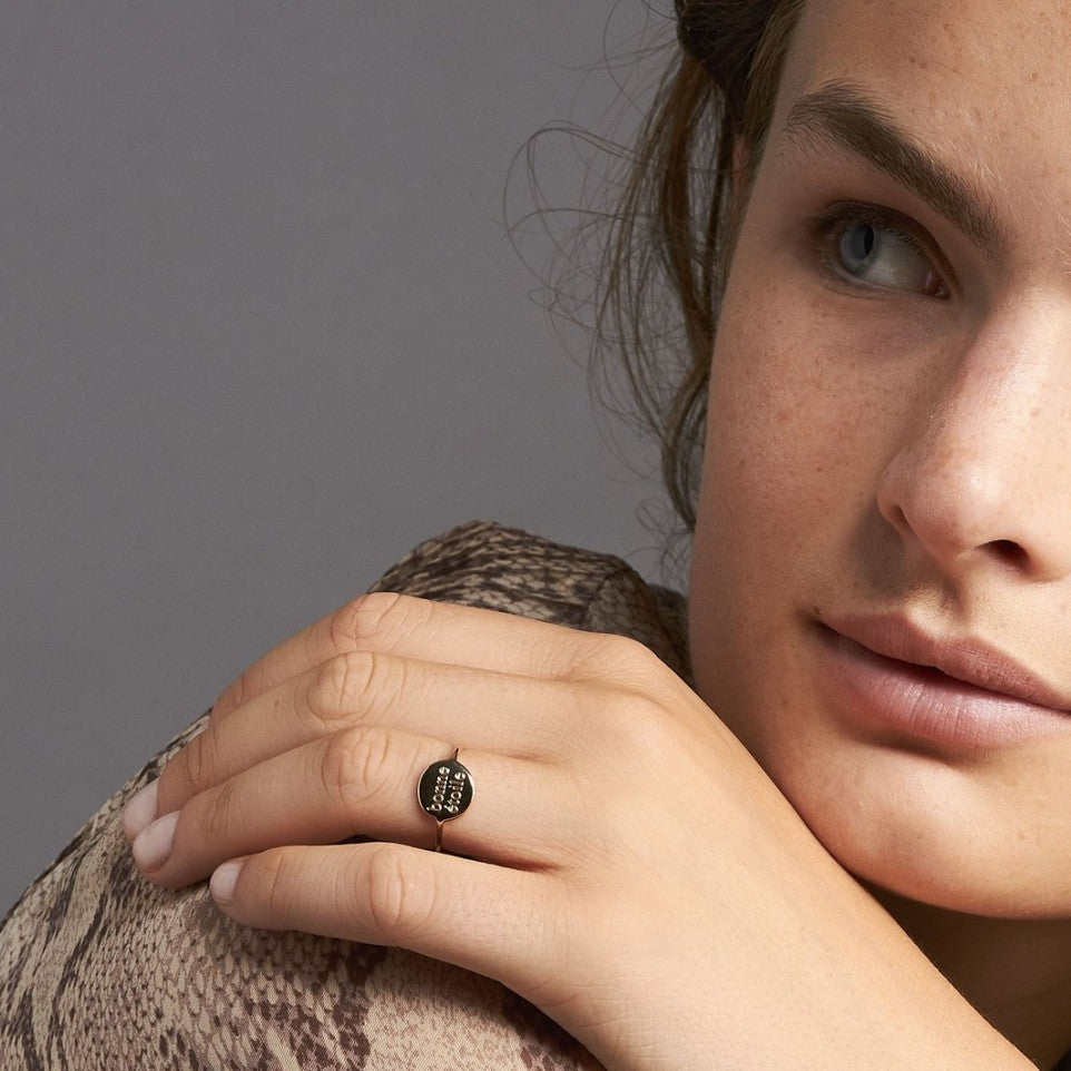 Bijoux raffinés et intemporels, fabriqués à la main par Nouvel Amour.