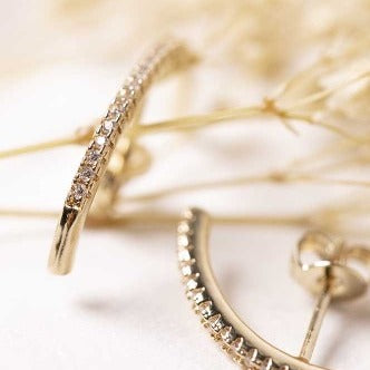 Bijoux raffinés et intemporels, fabriqués à la main par Nouvel Amour.