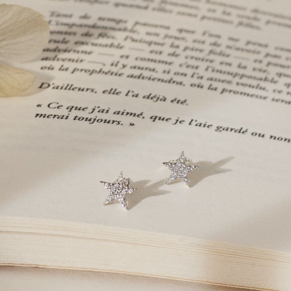 Bijoux raffinés et intemporels, fabriqués à la main par Nouvel Amour.