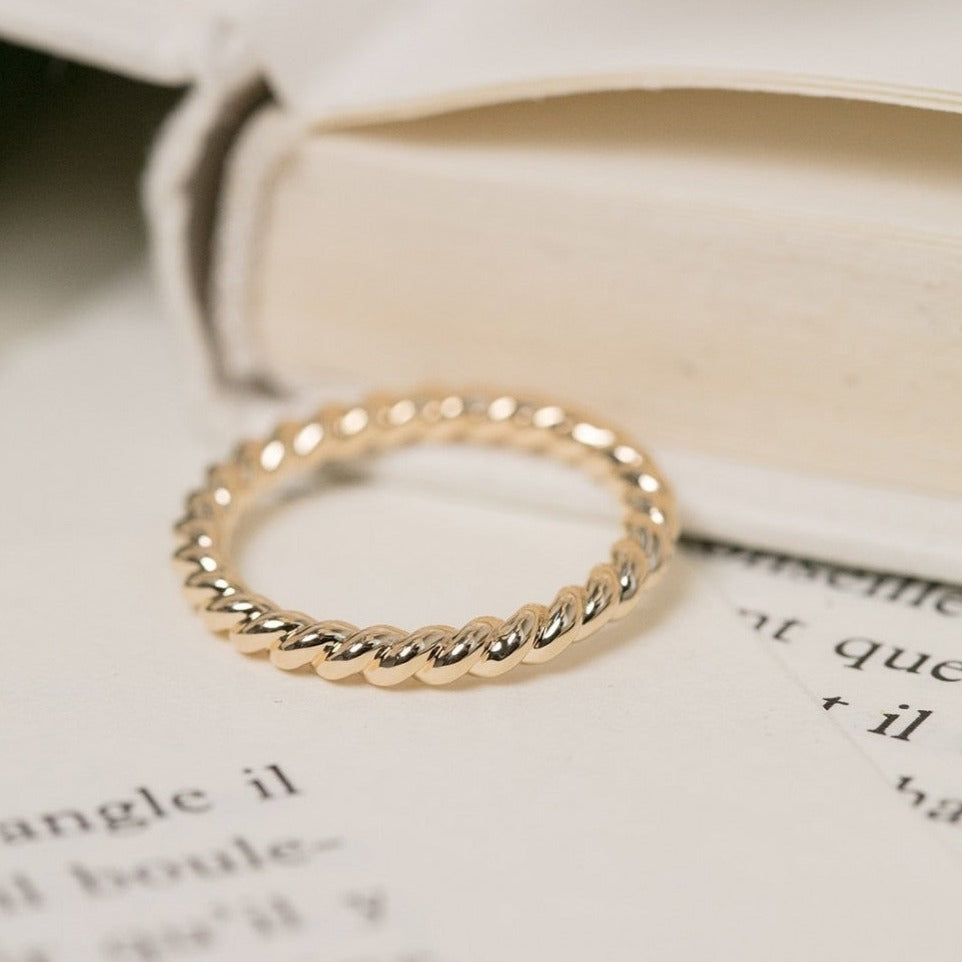 Bijoux élégants et personnalisés de Nouvel Amour, créés avec soin depuis 2007.