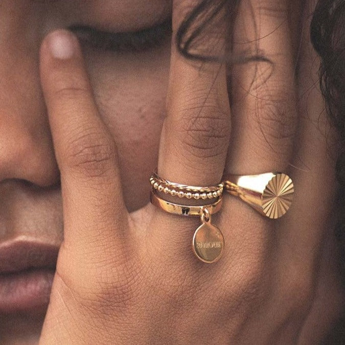 Bijoux raffinés et intemporels, fabriqués à la main par Nouvel Amour.